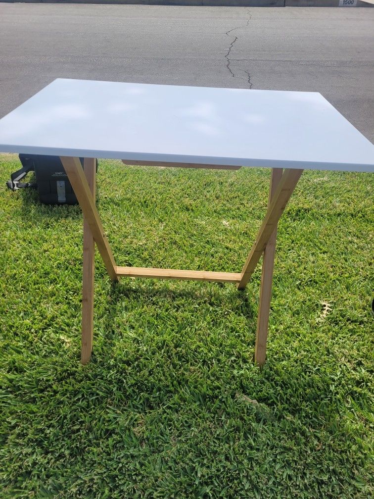 XL FOLDING TABLE/TV TRAY