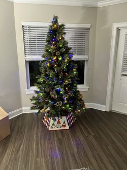 7.5ft Prelit Christmas tree