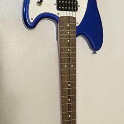 Sguier Mustang electronic guitar and Fender amplifier column