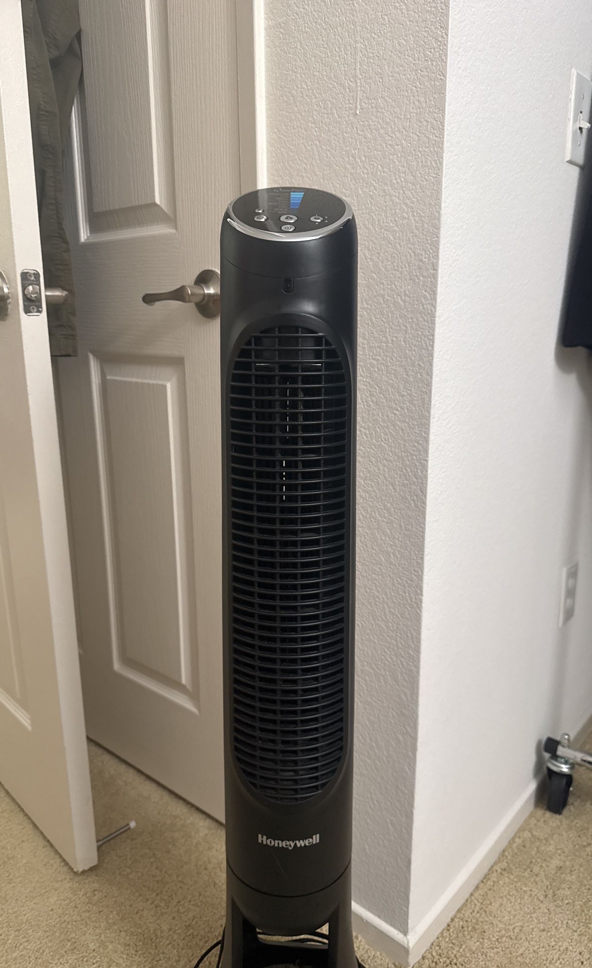 Honeywell Swivel Tower Fan For Sale