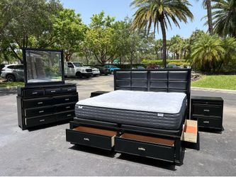 Beautiful Bedroom Set King Size Solid Wood Black Color In Excellent Condition by LY Furniture