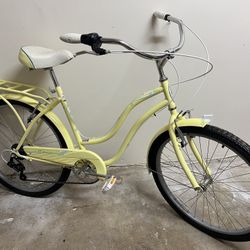 Schwinn Perla Step-Thru 26in Steel Cruiser Bike 7-Speed Yellow With PetSafe Handlebar Basket