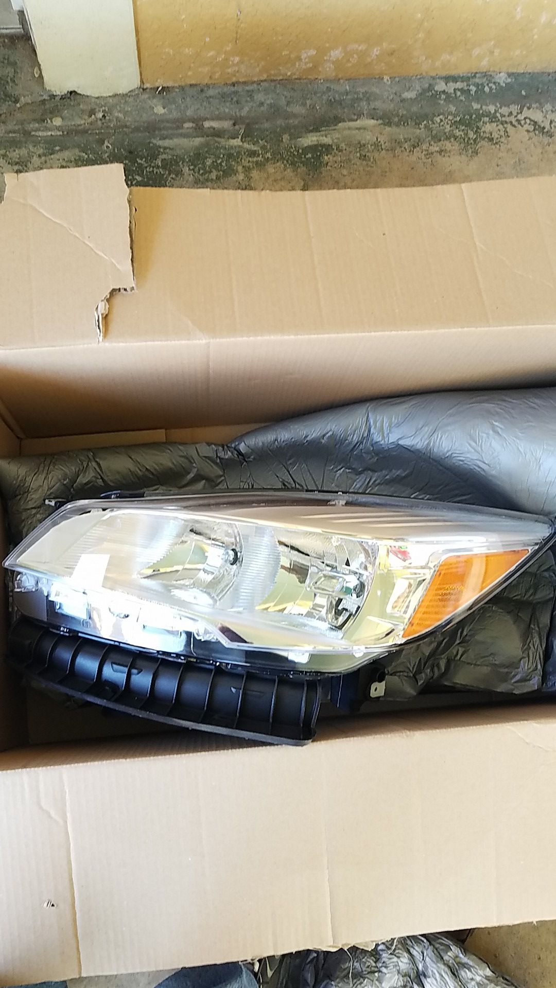 2015 ford escape driver side headlight