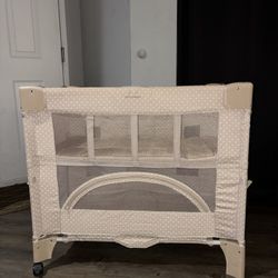 Arms Reach Co-Sleeper Bedside Bassinet