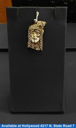 Religious Pendant - Yellow Gold 10k (.417) 3.4 grams