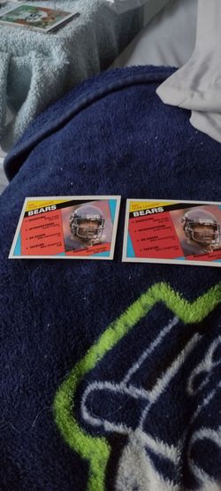 Football Walter Payton. 1984.   Topps.  Card #221   2 card bundle.  Cash porch pickup Redmond