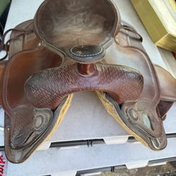Crate Western Saddle 