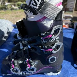 Solomon Women’s Ski boots 25.5    (Women’s 10)