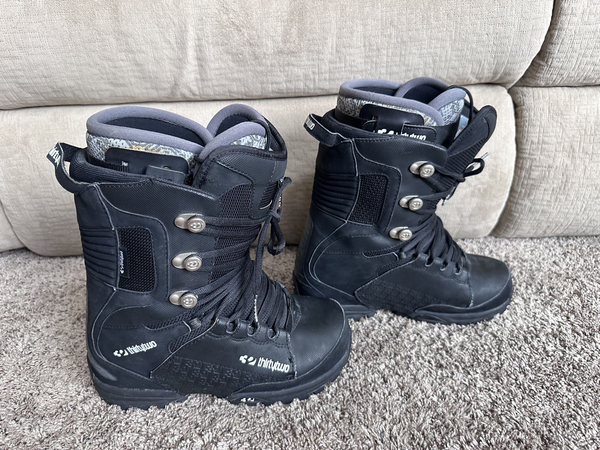 Thirty Two Lashed women's snowboard boots size 9 and snowboard gear for the family