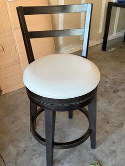 Set of 4 Swivel Bar Stools