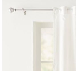 Curtain Rod W/ Finials 