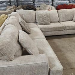 BIG SECTIONAL SOFA VERY GOOD CONDITION  130”-130” FREE DELIVERY 🚚 