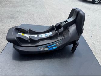 Nuna Pipa Relx Car Seat Base! Great condition! Expires 06/08/2030 Retails $250
