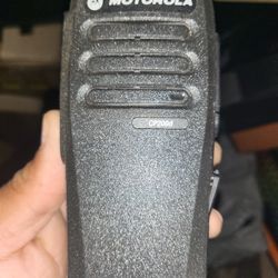 Motorola CP200D UHF Digital MOTOTRBO 403-470Mhz 16Ch 4W AAH01QDC9JA2AN Portable Radio. No antenna, no charger. New