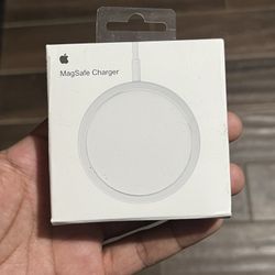 Apple iPhone Wirelsss Mag Charger 