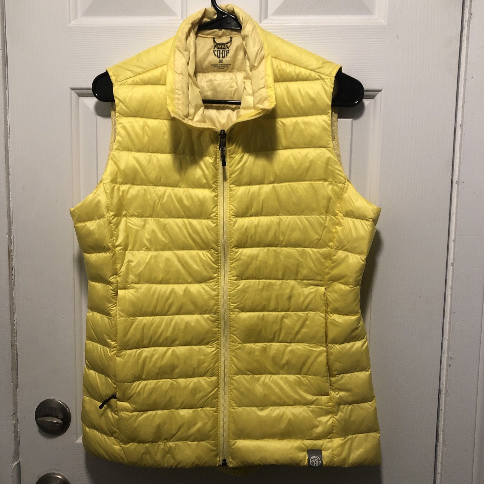 REI Co-Op Vest Womens M Down 650 Fill Packable Puffer Full Zip Quilted yellow