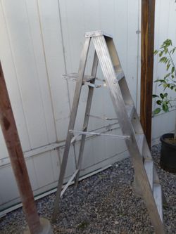 Aluminum 6 feet ladder