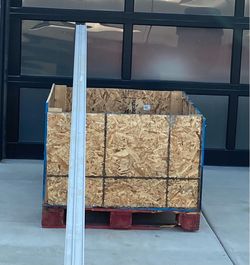 Free plywood box on pallet