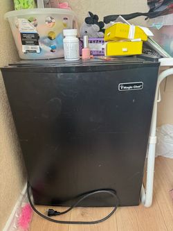 Mini fridge by magic chef 2.4 cu. Ft.