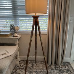 Tripod Floor lamp
