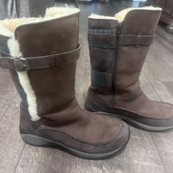 Merrell Encore Women’s Snow Boots. Size 9 1/2