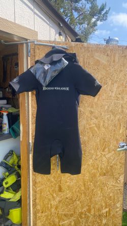 Men's Wet Suit/Body Glove  Medium, Thermal gloves and head covering