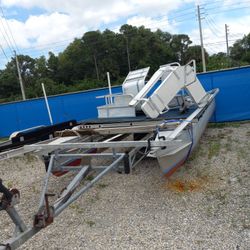 20 Ft Pontoon Boat No Motor N No Trailer ! Will Deliver For Free If You Buy 