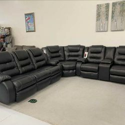 Vacherie Black Reclining Sectional
