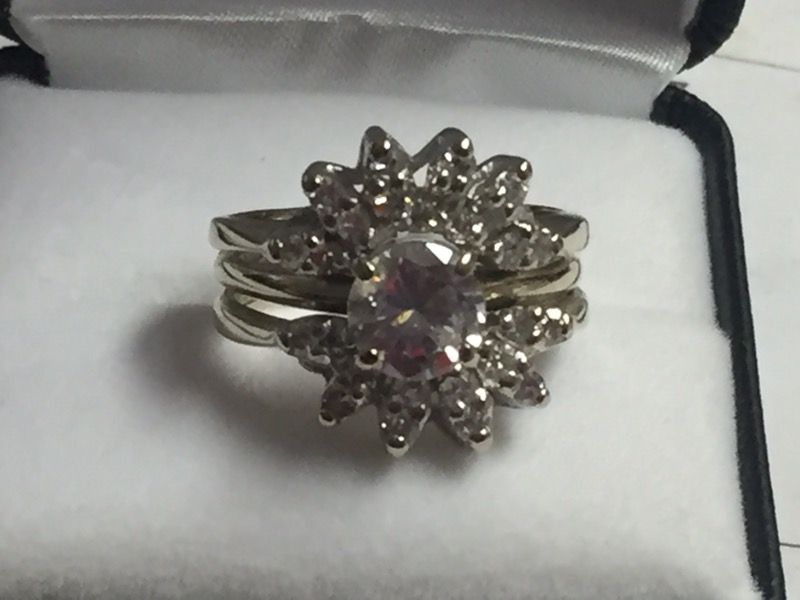 14 kt white gold engagement ring