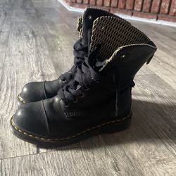 Sz 9 Dc Martens