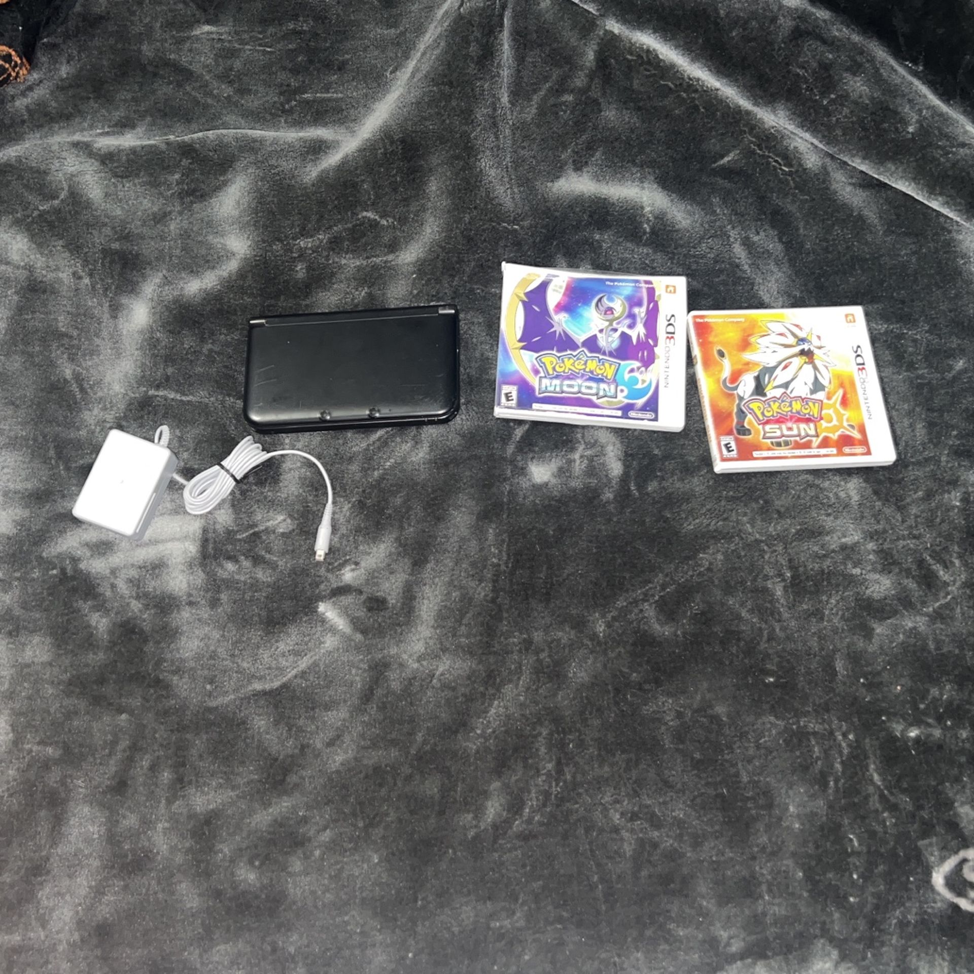 Nintendo 3d s With 2 Games And Charger