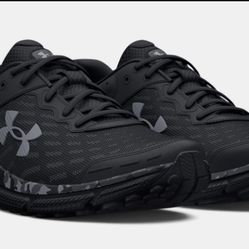 UNDER ARMOUR CHARGED ASSERT TRIPLE BLACK
