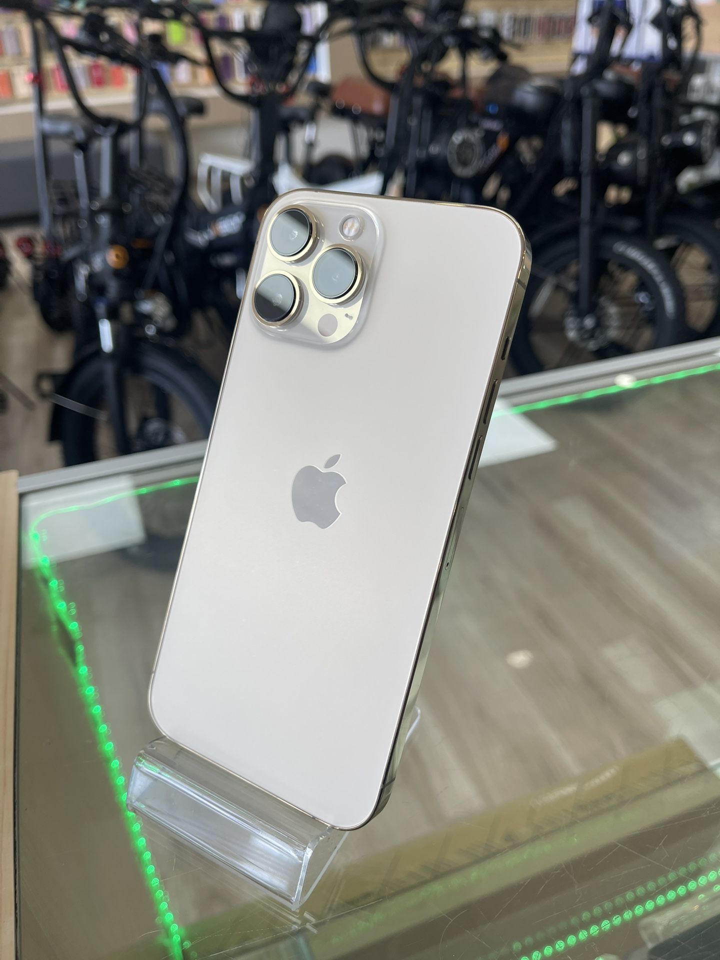 iPhone 13 Pro Max Gold Unlocked Can Work With Any Carrier! Shop Without Using Credit $0 To $100 Down To Take It!