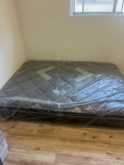 Full size mattress