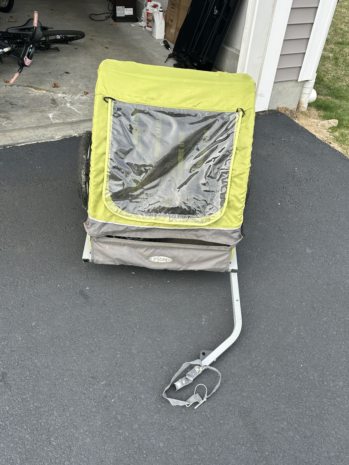 Instep tow behind bike trailer