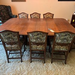 Antique Victorian Mahogany Dining Table with 8 chairs and removable leaves