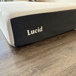Lucid 8" Firm Memory Foam Mattress - Twin XL (Like New)