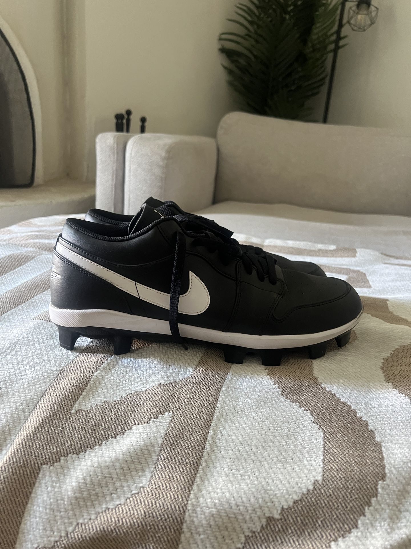 Nike Baseball Plastic Jordan’s Size 13