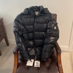 Moncler Maya Size 5– $375 Obo