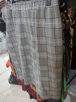 Skirts Sale Only $1.00 Pick Up In Deltona TODAY Only 