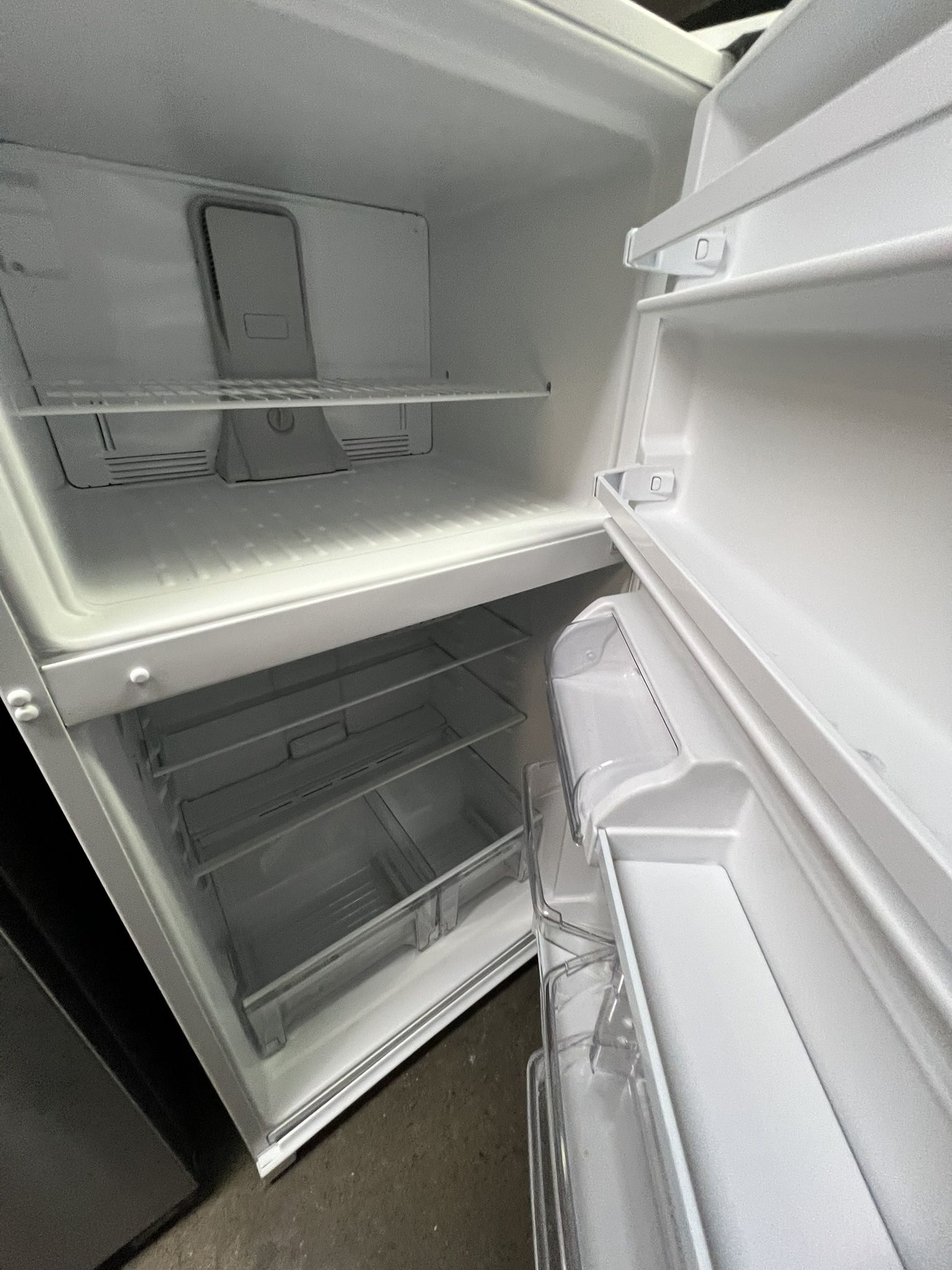 Whirlpool Top Freezer Fridge 21cf