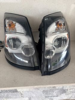 Volvo VNL Heavy-Duty Semi-Truck Headlight Assemblies