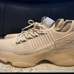 Zapatos en talla 9m en perfecto condiciones solo usado un rato