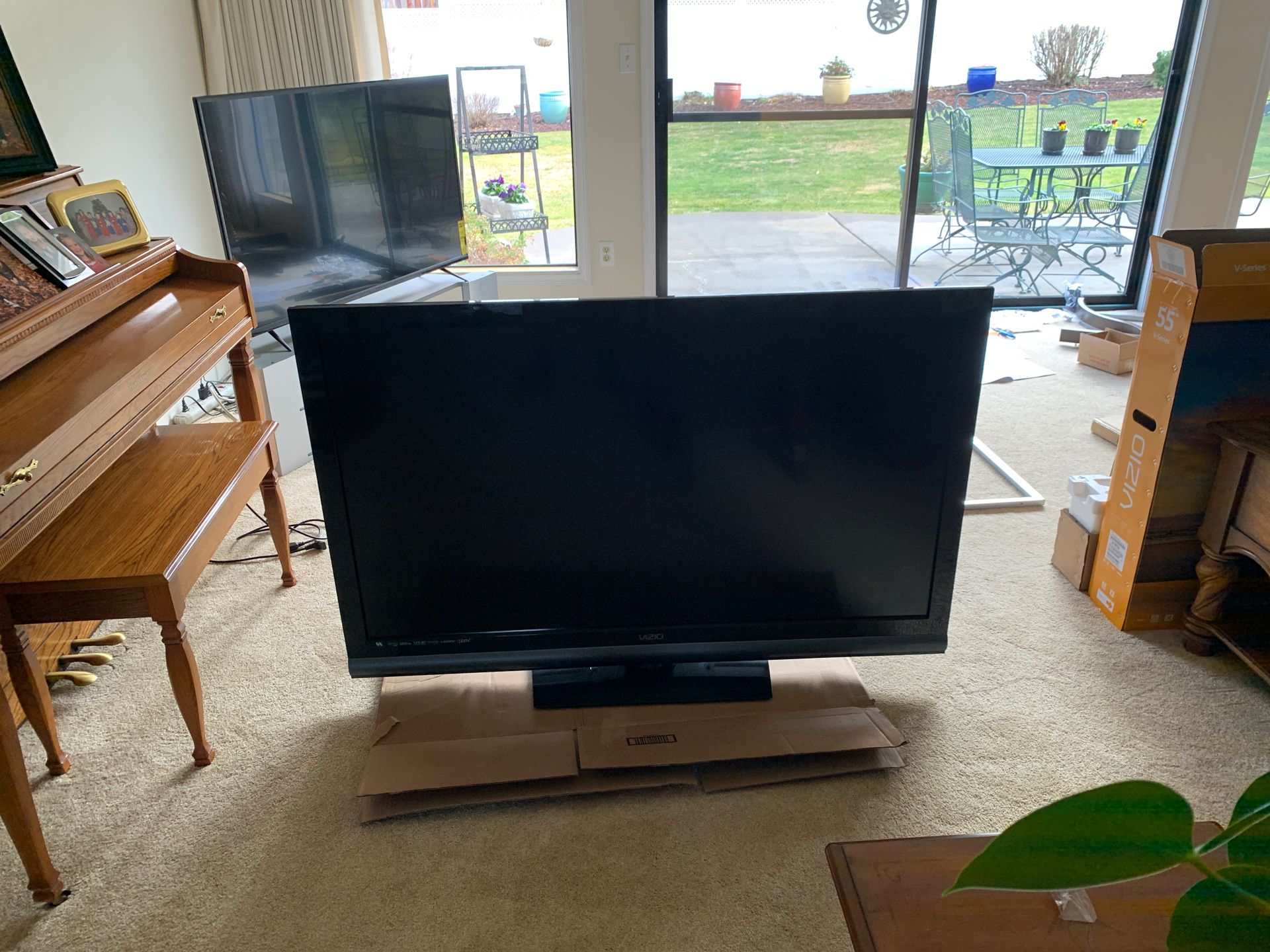 VIZIO 55”