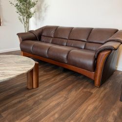 Ekorness Stressless Oslo model Fine Couch - Delivery Available