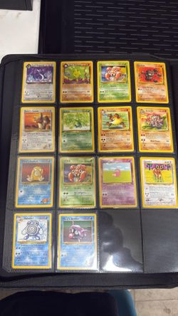 Pokemon lot over 520 cards in 2 binders