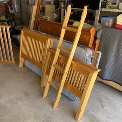 Twin Bunk Beds ( Or 2 Twin Beds)