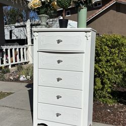 White 5 Drawer Dresser Chest of Drawers Furniture Excellent Condition