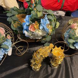 Gold Princess Carriage W/ Basket & Crown Bags