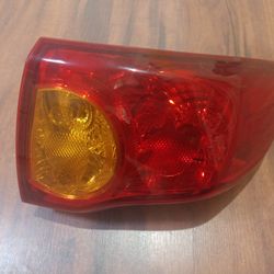 2010 Toyota Corolla Right Tail Light